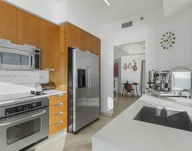 6515 Collins Ave - Photo Thumbnail 6