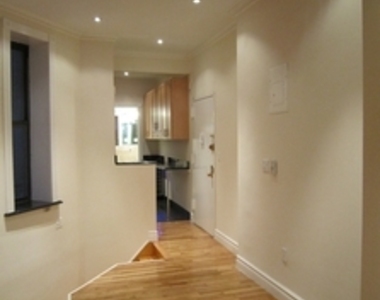 52 Barrow Street - Photo Thumbnail 1