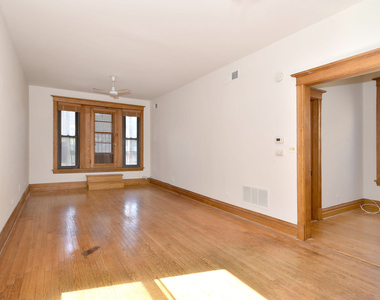 3352 North Halsted Street - Photo Thumbnail 7