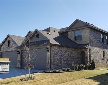 4925 Sanger Circle Drive - Photo Thumbnail 2