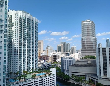 500 Brickell Ave - Photo Thumbnail 12