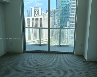 500 Brickell Ave - Photo Thumbnail 15