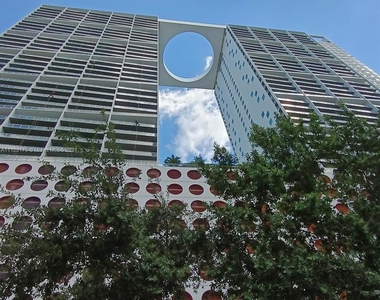 500 Brickell Ave - Photo Thumbnail 0