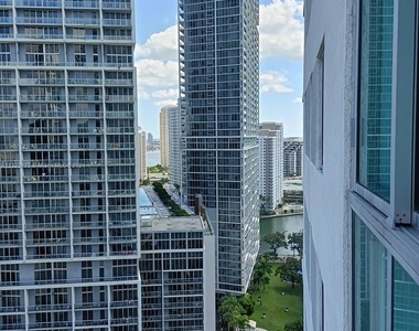 500 Brickell Ave - Photo Thumbnail 10