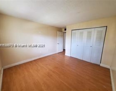 9357 Fontainebleau Blvd - Photo Thumbnail 7