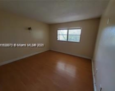 9357 Fontainebleau Blvd - Photo Thumbnail 5