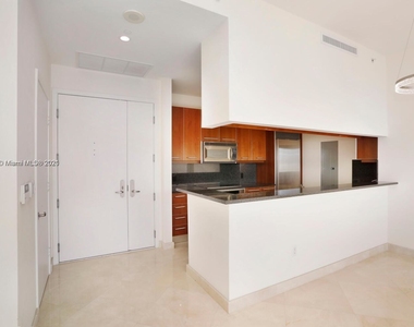 901 Brickell Key Blvd - Photo Thumbnail 8