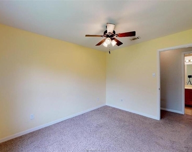 4018 Kenwood Drive - Photo Thumbnail 25