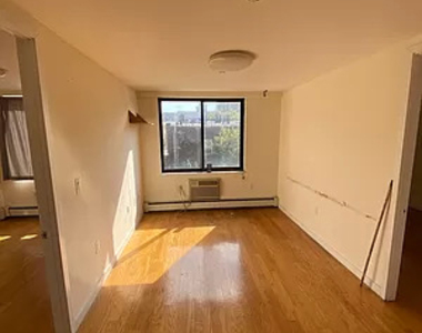 924 Metropolitan Avenue - Photo Thumbnail 1