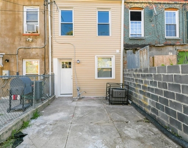 810 N Rose Street - Photo Thumbnail 26