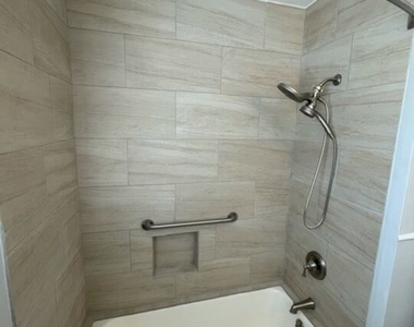 3514 S Burnside Ave - Photo Thumbnail 12