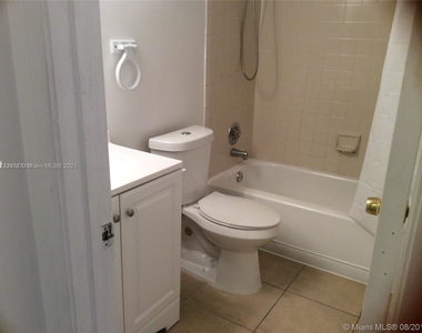 8750 N Sherman Cir - Photo Thumbnail 12