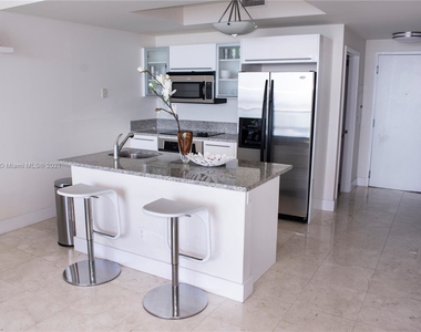 888 Biscayne Blvd - Photo Thumbnail 4