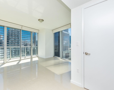 495 Brickell Ave - Photo Thumbnail 12