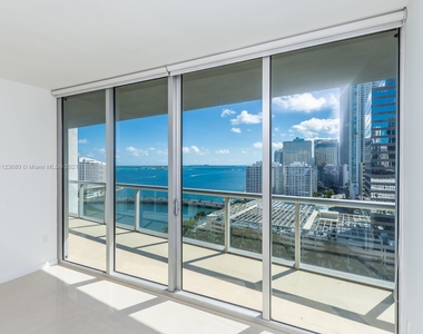 495 Brickell Ave - Photo Thumbnail 2