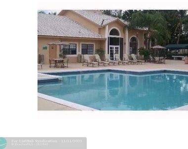 221 Palm Cir - Photo Thumbnail 14