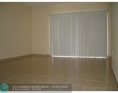 221 Palm Cir - Photo Thumbnail 3