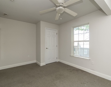 1131 W Nevada St Unit 2 - Photo Thumbnail 9