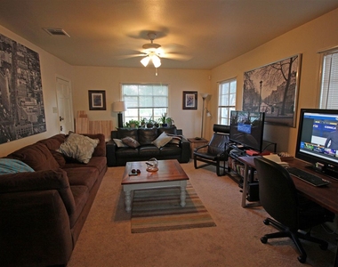 4526 Larch Ln - Photo Thumbnail 9