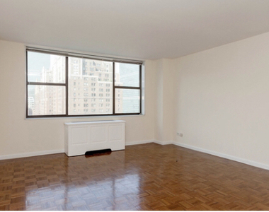 30s East Spectacular 3 1/2 rooms $3,895 - Photo Thumbnail 0