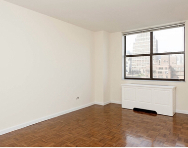 30s East Spectacular 3 1/2 rooms $3,895 - Photo Thumbnail 1