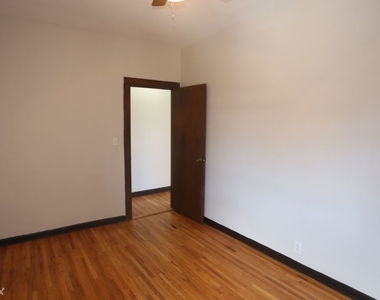 3825 N. Drake, Unit 3 - Photo Thumbnail 9