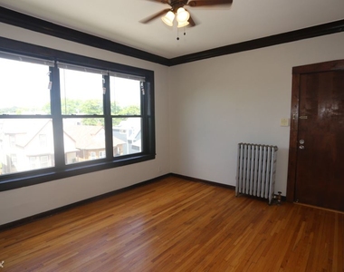 3825 N. Drake, Unit 3 - Photo Thumbnail 4