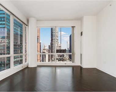 230 W 56th St - Photo Thumbnail 8