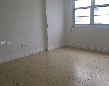 6917 Collins Ave - Photo Thumbnail 7