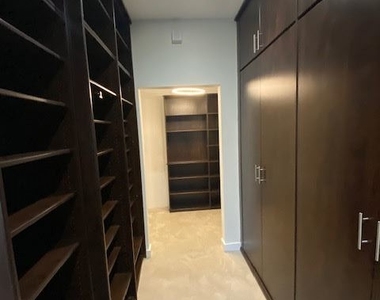 6683 Franklin Ave Apt 9 - Photo Thumbnail 22