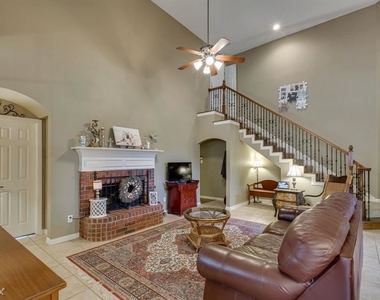 930 Briar Oaks Drive - Photo Thumbnail 8