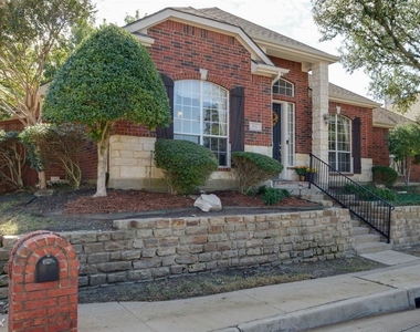 930 Briar Oaks Drive - Photo Thumbnail 1