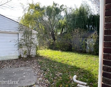 19120 Elkhart St - Photo Thumbnail 3