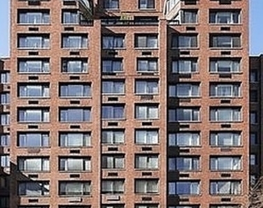 East 51st Street - Photo Thumbnail 4