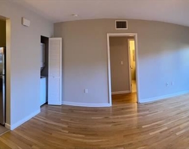 1002 Frederick St Apt 2 - Photo Thumbnail 3