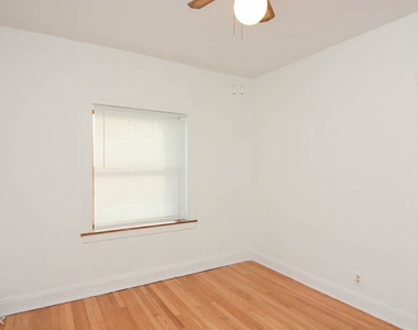 2835 W. Byron, Unit 2e - Photo Thumbnail 12