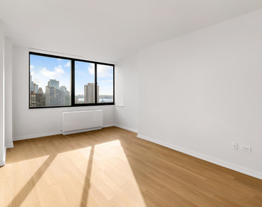 200 West 60th Street - Photo Thumbnail 3