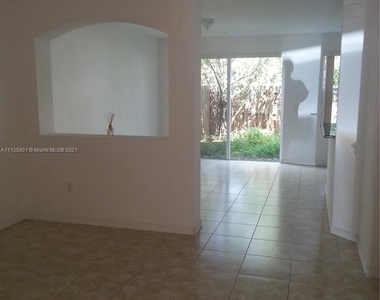 11919 Sw 153rd Ct - Photo Thumbnail 4