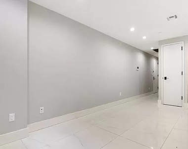 200 Clifton Place - Photo Thumbnail 5