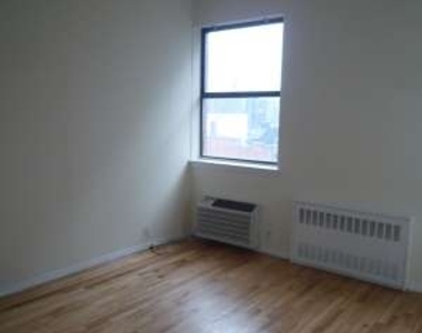 East 12th Street - Photo Thumbnail 6