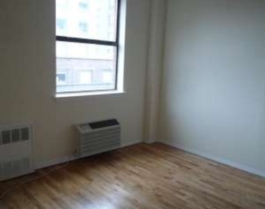 East 12th Street - Photo Thumbnail 8