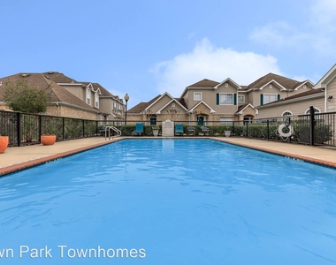 9950 Town Park Townhomes - Photo Thumbnail 2