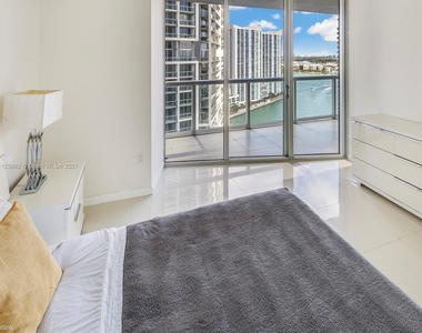 495 Brickell Ave Apt 2806 - Photo Thumbnail 5