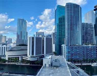 500 Brickell Ave 2003 - Photo Thumbnail 5