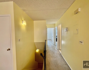 14-16 33 Avenue - Photo Thumbnail 4