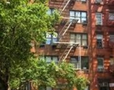 East 82nd Street - Photo Thumbnail 5