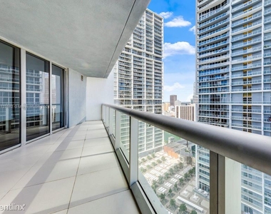 495 Brickell Ave 2806 - Photo Thumbnail 4