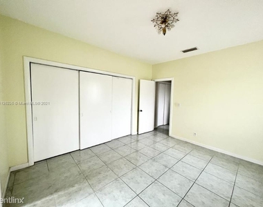 2955 S Miami Ave - Photo Thumbnail 5