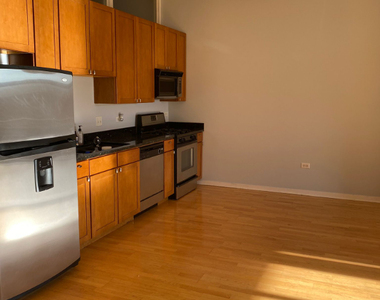 2915 N Clybourn Ave - Photo Thumbnail 0