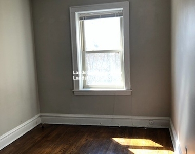 4516 N Wolcott Ave - Photo Thumbnail 3